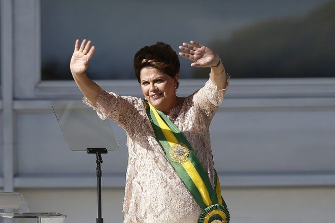 Dilma Rousseff cumprimenta eleitores após discurso no parlatório | 