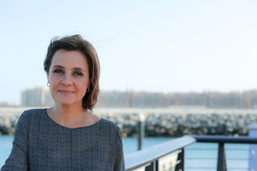 Adriana Esteves na pele de Inês, sua personagem na próxima novela das nove. | TV Globo / Alex Carvalho