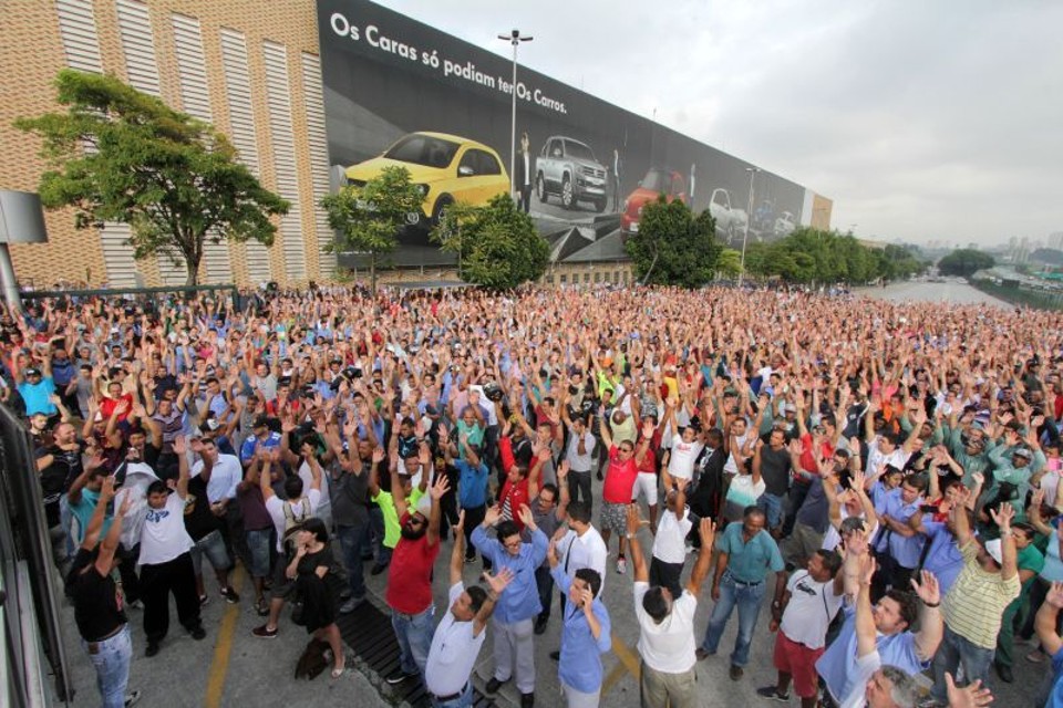 Trabalhadores da Volkswagen decidiram iniciar uma paralisação por tempo indeterminado em assembleia nesta terça-feira (06) | Adonis Guerra/ Sindicato dos Metalúrgicos do ABC