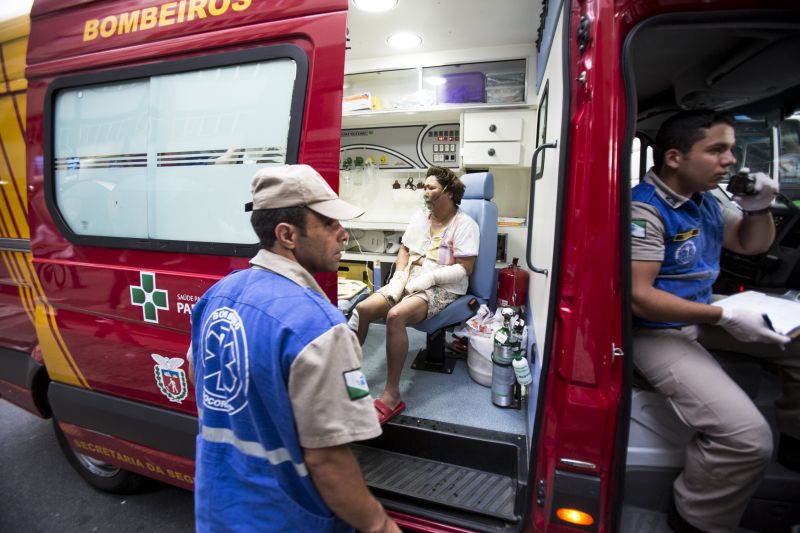 Tragédia anunciada: idosa e criança se feriram na explosão | Lineu Filho/Tribuna do Paraná