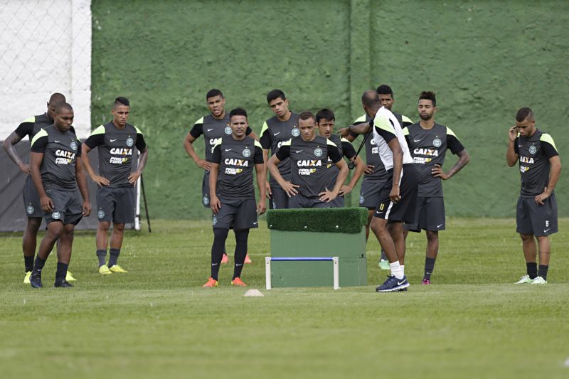 Treino físico no retorno do Coxa para a pré-temporada: Marquinhos Santos quer força máxima para o início do Paranaense | Felipe Rosa / Tribuna do Paraná