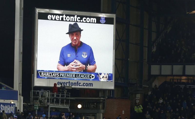 Silvester Stallone surge no telão para avisar torcedores do Everton de que eles participarão da filmagem de Rocky VII | Reuters