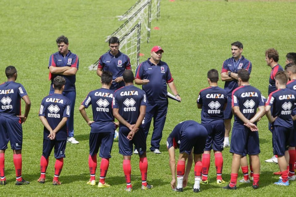 Pratas da casa vão começar a treinar com o grupo paranista comandado por Luciano Gusso | Daniel Castellano / Gazeta do Povo
