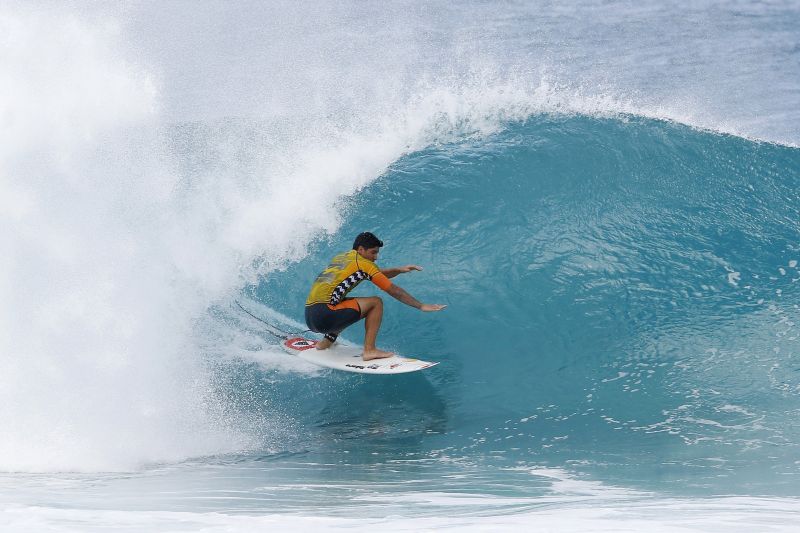 Gabriel Medina em etapa do Mundial que conquistou ano passado: conquista vai para as telas e livro | Thiago Bernardes / Folhapress