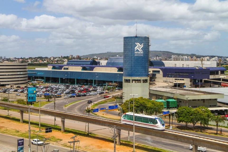 Caso proposta siga adiante, leilão do Aeroporto Salgado Filho deve ocorrer provavelmente no início de 2016 | Daniel Castellano/Gazeta do Povo