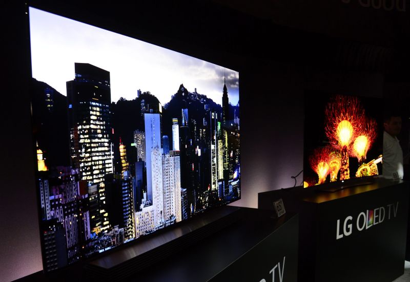 TV OLED de 65 polegadas da LG exposta durante a feira eletrônica CES, em Las Vegas | Michael Nelson/Efe
