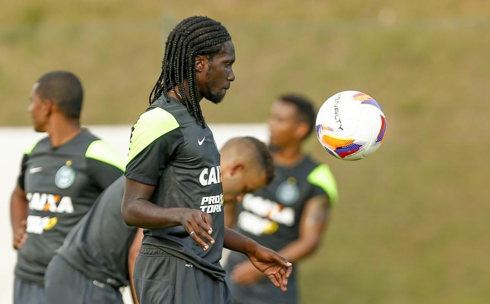 Negueba virou titular do Coxa em treino | Hugo Harada / Gazeta do Povo