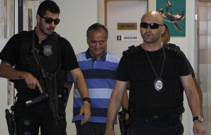 Cerveró escoltado por policiais federais: depoimento do ex-diretor levanta suspeita sobre a atual presidente da Petrobras | Jonathan Campos/Gazeta do Povo