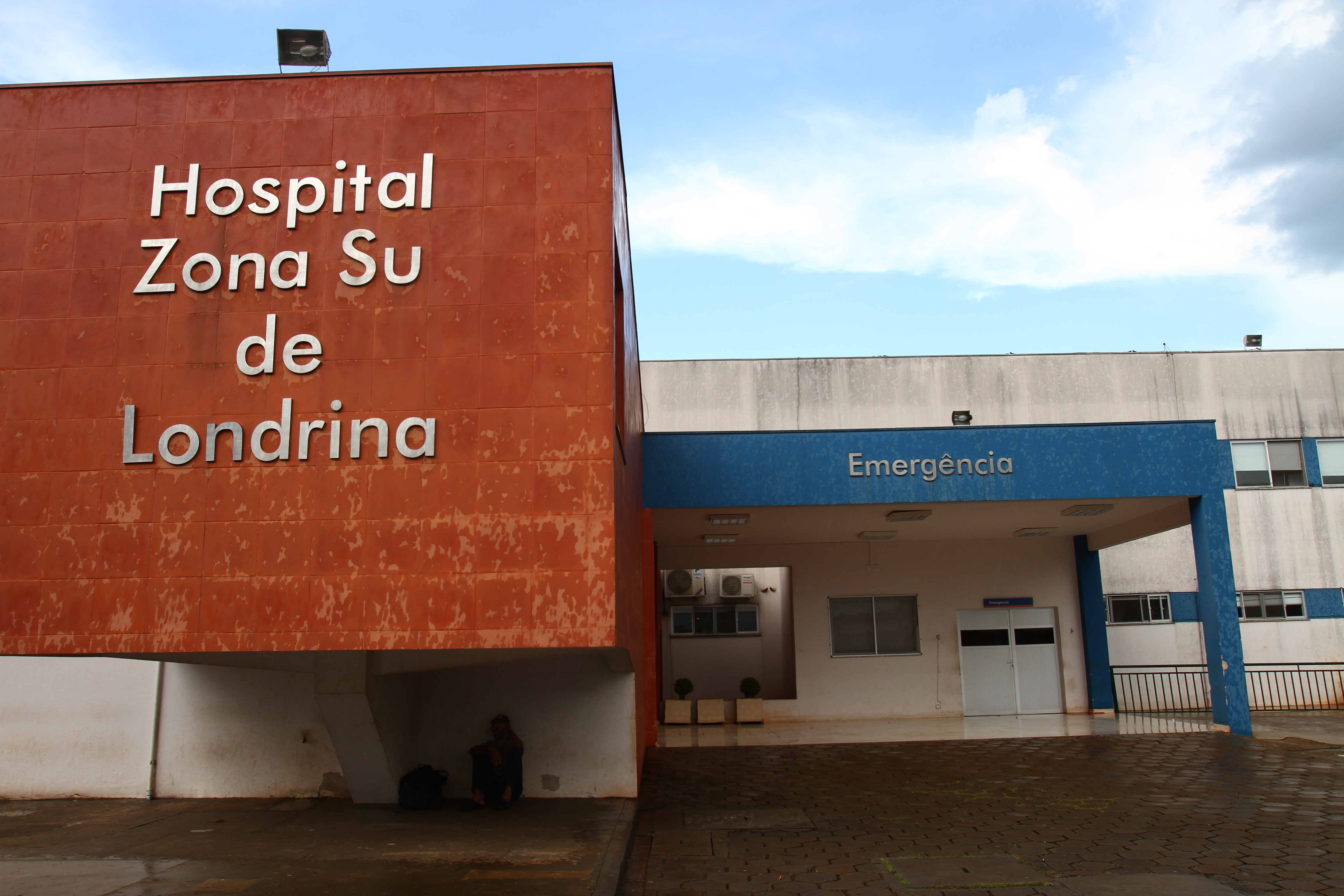 Mesmo sem receber os salários, os médicos terceirizados do Hospital da Zona Sul seguem em atendimento no Pronto Socorro | Roberto Custódio / Arquivo JL