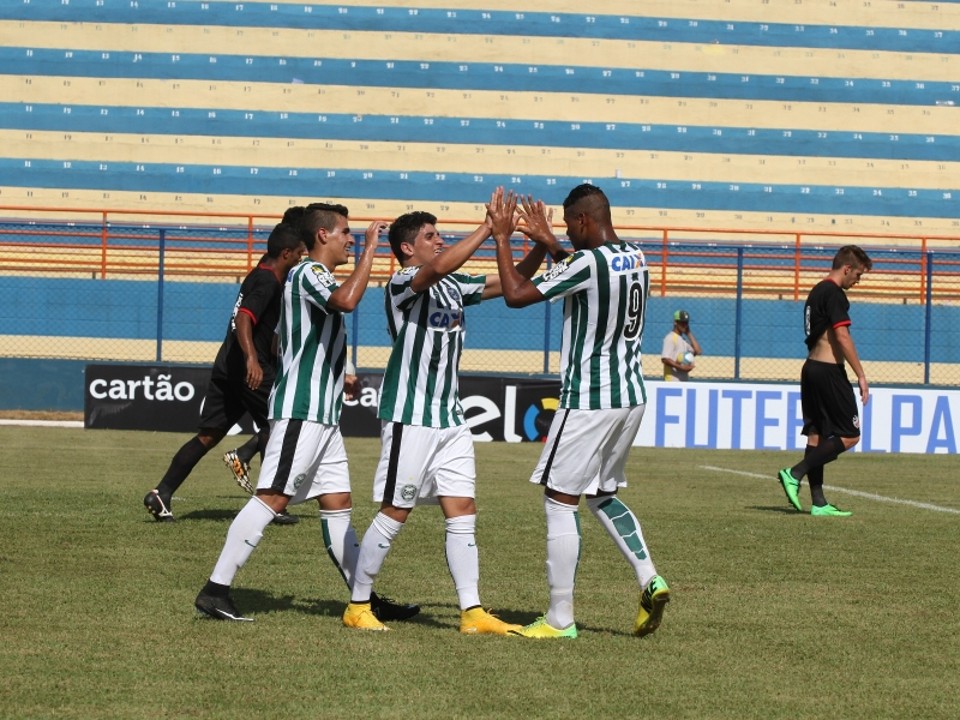Jogadores do Coxa comemoram um dos gols da goleada por 8 a 0 | Diego Marinelli/Coritiba FC