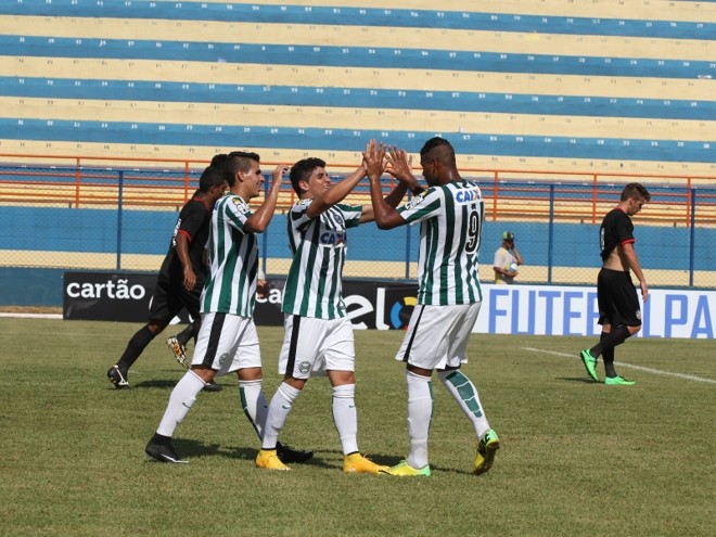 Jogadores do Coxa comemoram um dos gols da goleada por 8 a 0 | Diego Marinelli/Coritiba FC