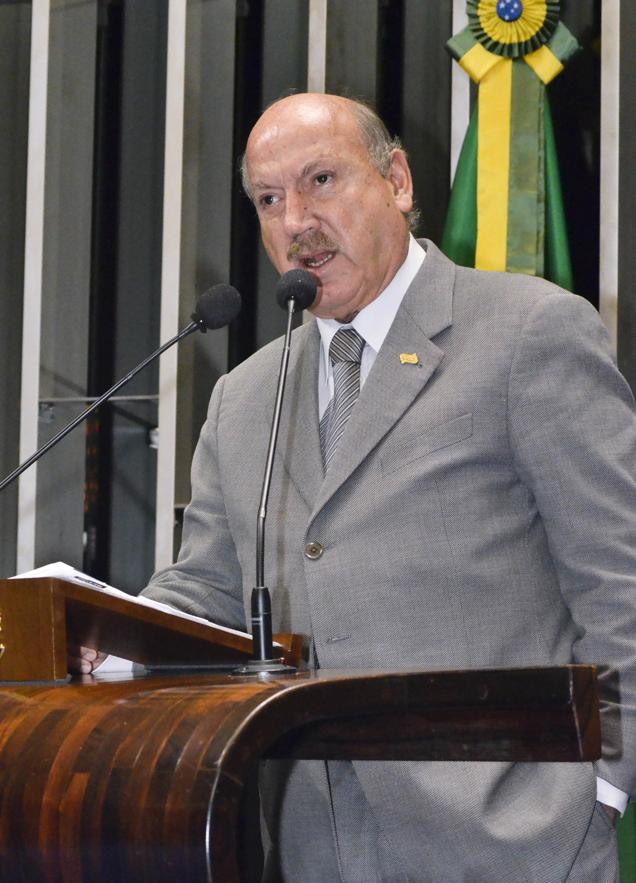 O senador Luiz Henrique disse que, se o PMDB escolher Renan Calheiros como candidato, manterá uma candidatura "avulsa" | Waldemir Barreto