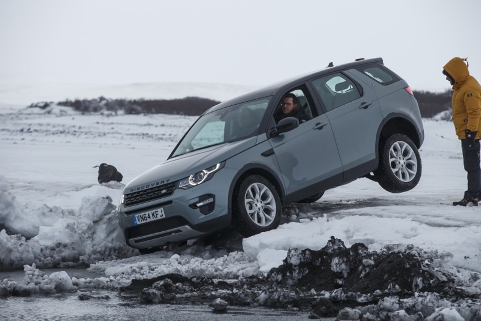 A valentia do utilitário foi testada ao extremo nos gelados e escorregadios pisos da Islândia | Nick Dimbleby/ Land Rover
