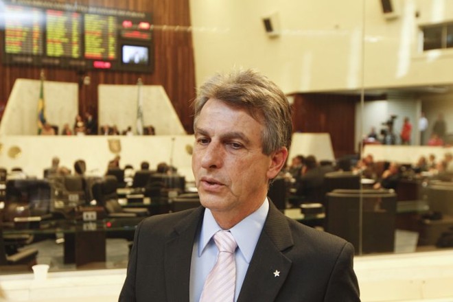 O custo da especulação: acionistas lucram, usuários pagam a conta-Tadeu Veneri (PT), deputado estadual, sobre a Copel | 