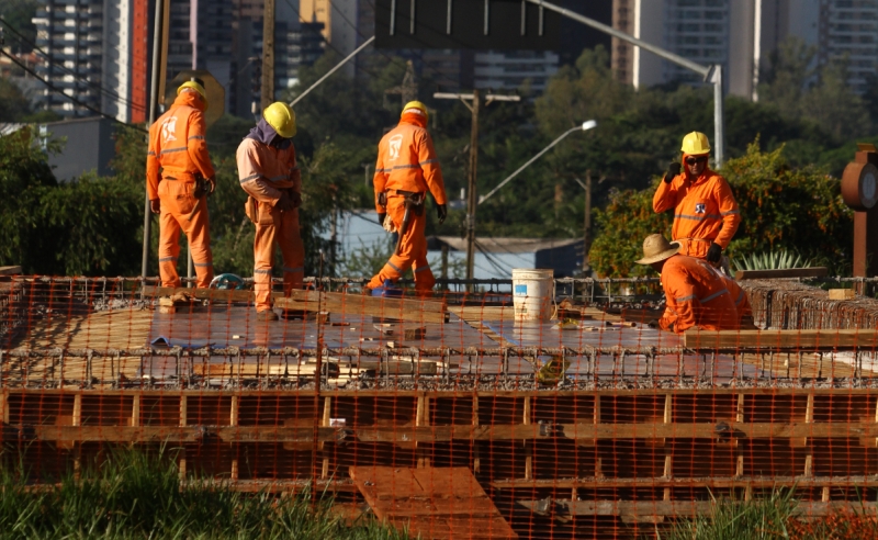 Duplicação da PR-455, em Lo ndrina: em março, o ritmo já era lento devido à falta de pagamentos | Gilberto Abelha/Jornal de Londrina