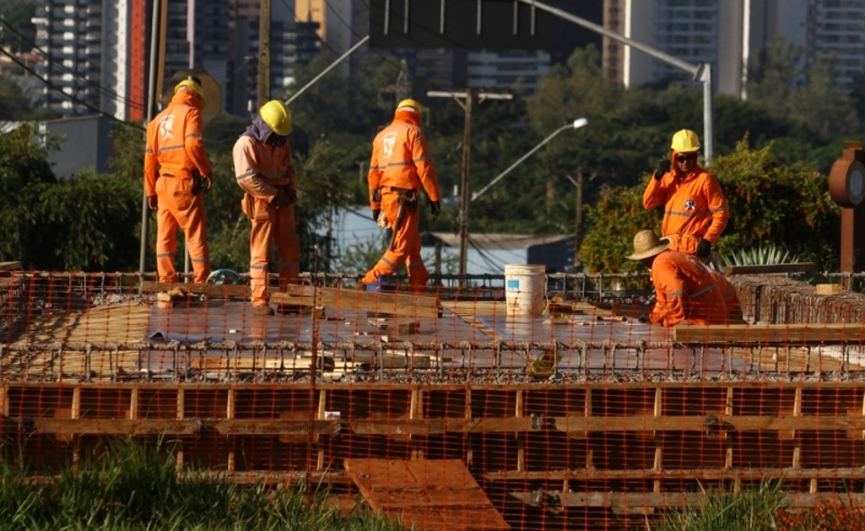 Duplicação da PR-455, em Lo ndrina: em março, o ritmo já era lento devido à falta de pagamentos | Gilberto Abelha/Jornal de Londrina