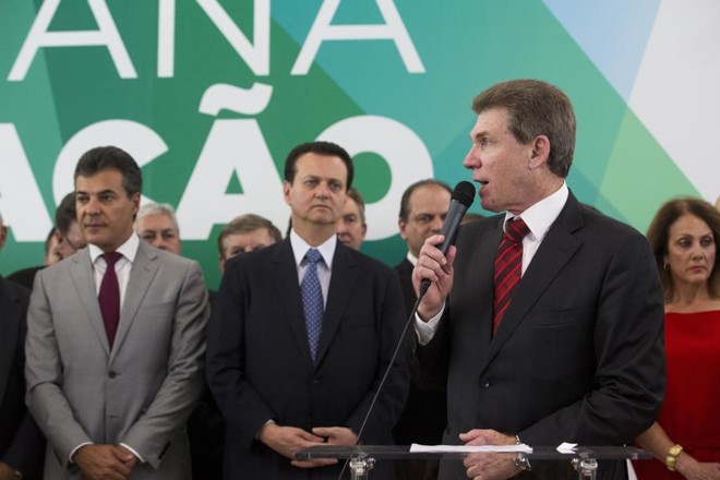 Eduardo Sciarra discursa durante a posse como secretário da Casa Civil do Paraná |