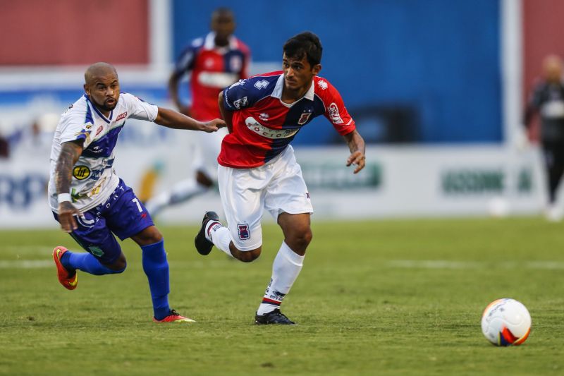 Destaque da partida, lateral Bruninho marcou o terceiro do Paraná na vitória sobre o Prudentópolis | Marcelo Andrade / Gazeta do Povo