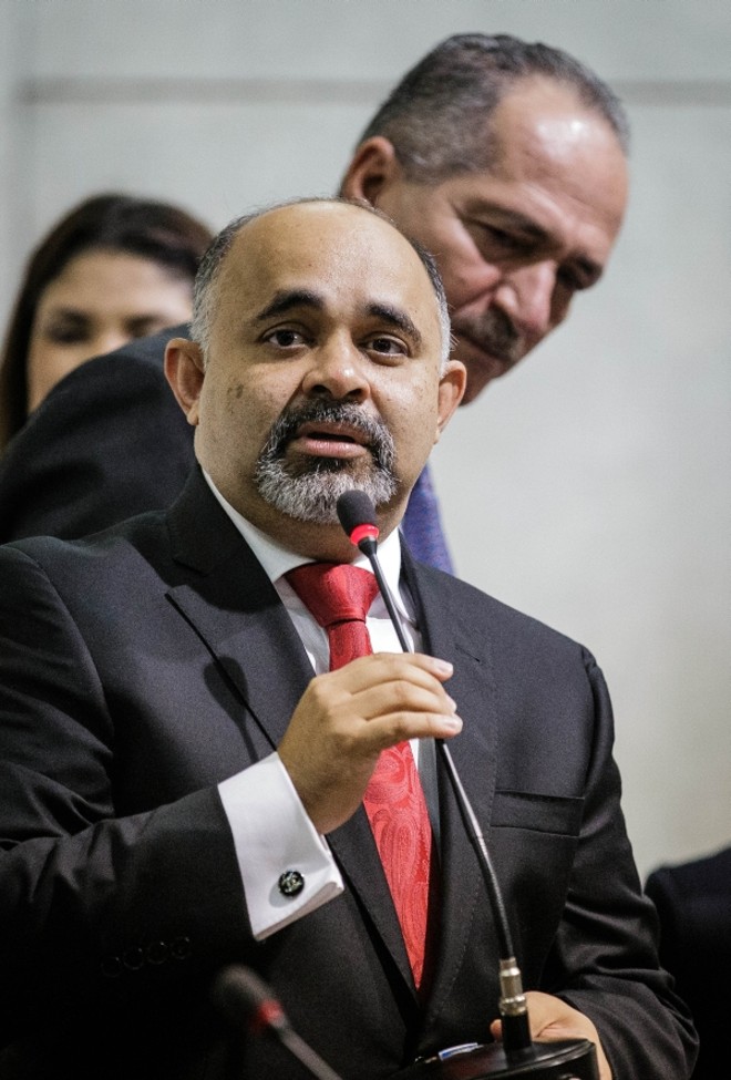 Hilton assumiu o Esporte | 