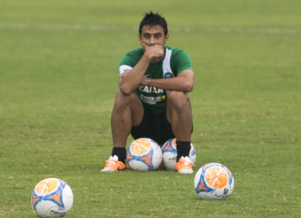 Robinho aguarda o desfecho da negociação entre Palmeiras e Coritiba para saber qual alviverde defenderá em 2015. | Henry Milléo/Gazeta do Povo