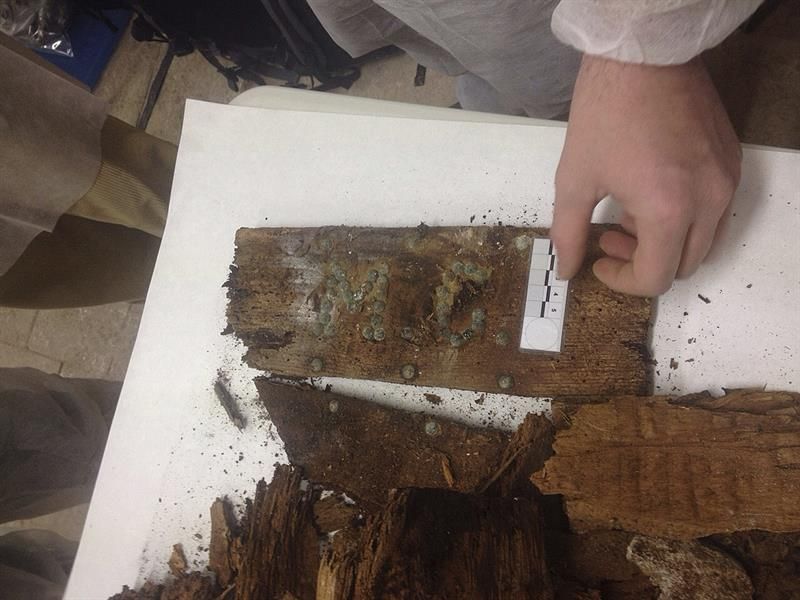 Cientistas anunciaram ter descoberto um caixão marcado com iniciais M.C | EFE/Ayuntamiento Madrid