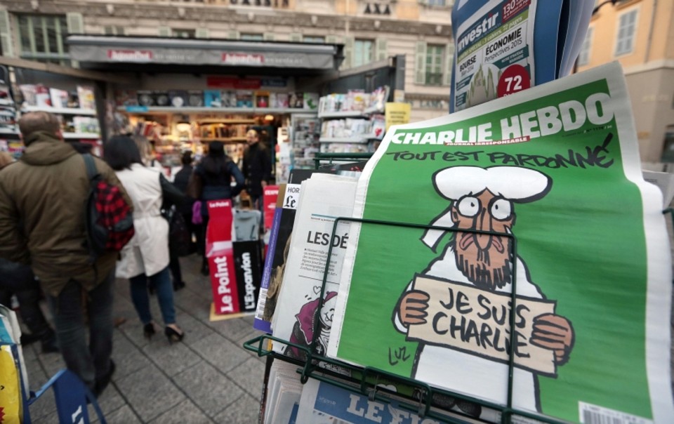 Franceses formaram filas para comprar a nova edição do semanário, esgotada em poucas horas | Eric Gaillard/Reuters