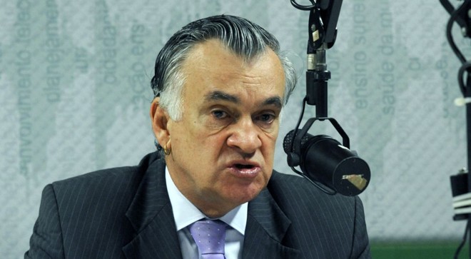 Ministério da Cultura -Juca Ferreira Juca Ferreira deixa a secretaria municipal de Cultura de São Paulo para assumir o cargo que já ocupou no governo de Luiz Inácio Lula da Silva. Idealizador dos Pontos de Cultura, o ministro foi também secretário executivo da pasta entre 2003 e 2008. Formou-se em Ciências Sociais na França, um dos países por onde passou enquanto esteve exilado por nove anos durante a ditadura militar. Na campanha à reeleição de Dilma, coordenou o programa de cultura da candidata e também mobilizou artistas e grupos culturais para apoiá-la. | 