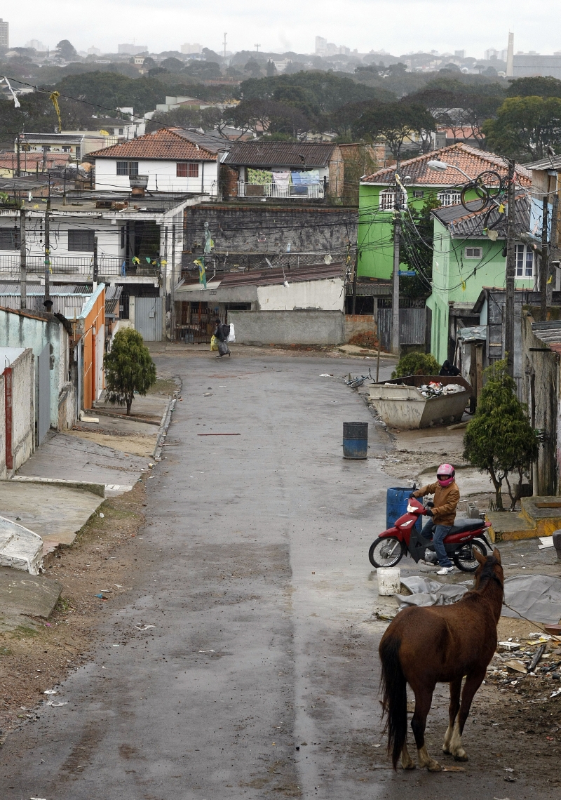 Vista geral da Vila das Torres: violência inibe moradores | Daniel Castellano / Gazeta do Povo
