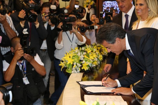 Richa assina o termo de posse | 