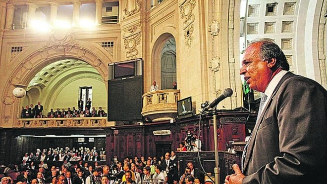 Revisão de contratos no rio- Com dificuldades financeiras até para pagar a ceia de Natal de policiais e bombeiros, o governador do Rio de Janeiro, Luiz Fernando Pezão (PMDB), afirmou que vai