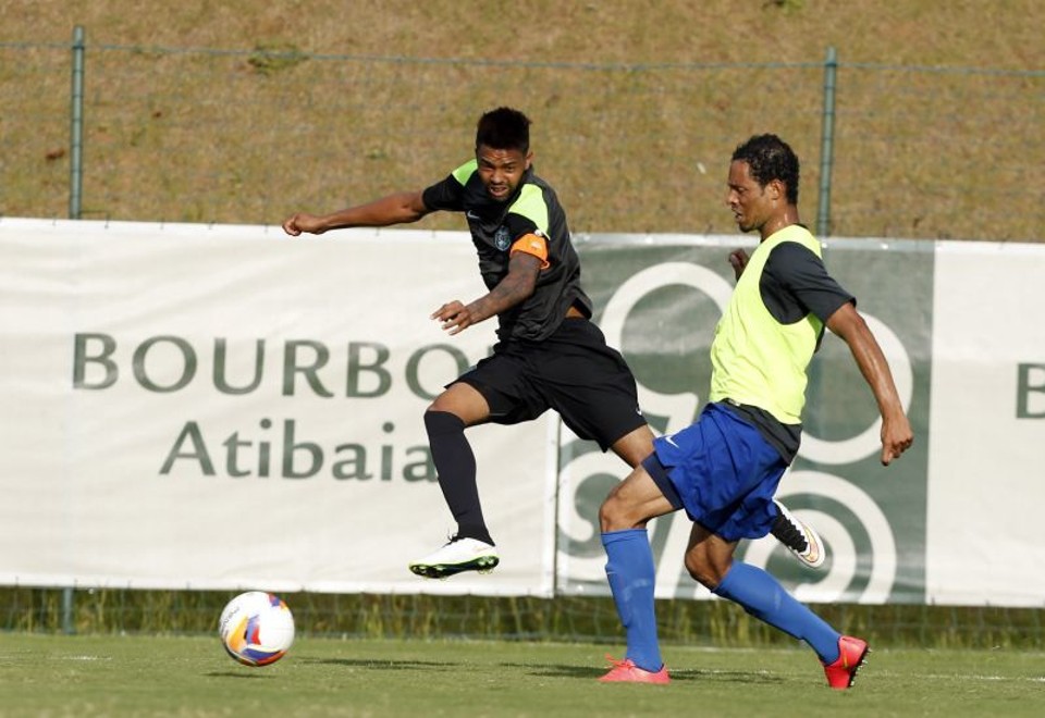 GPS no braço do atacante Giva no jogo-treino do Coxa com o Red Bull: sistema serve para avaliar a movimentação dos jogadores em campo | Hugo Harada / Gazeta do Povo