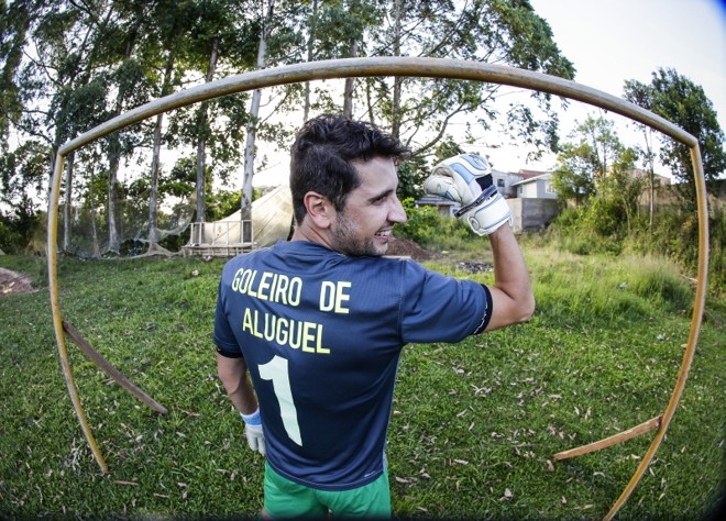 Samuel Toaldo e a camisa do goleiro de aluguel: procura crescente e doação para orfanatos | Daniel Castellano/ Gazeta do Povo