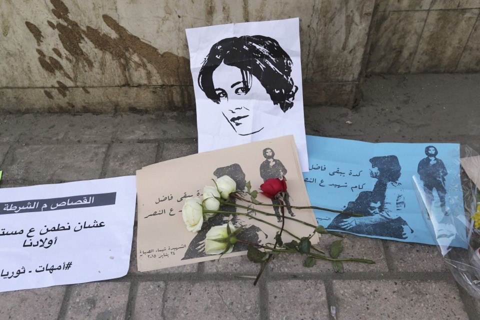 Entre os mortos estava a ativista Shaimaa Sabbagh, de 32 anos, que morreu no sábado quando a tropa de choque da polícia dispersou uma manifestação pequena e pacífica | MOHAMED ABD EL GHANY / Reuters