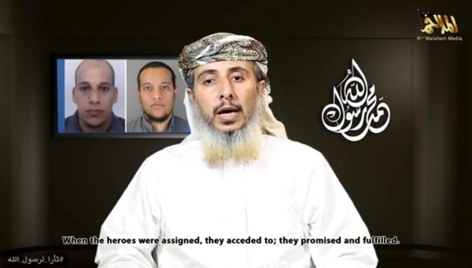 Reprodução de vídeo em que o dirigente militar de AQPA, Nasr bin Ali al Anesi assume a responsabilidade pelo ataque ao jornal Charlie Hebdo | EFE/Al-Malahem Media /Handout