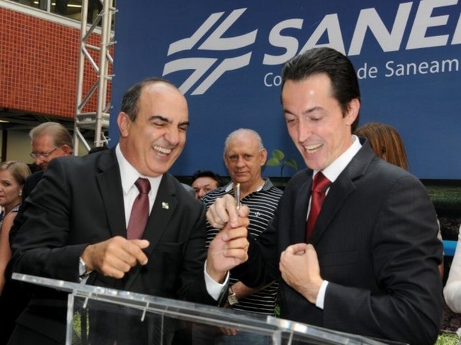 Mounir Chawoiche (esq.), presidente da Sanepar, e Belinati | Divulgação/Sanepar