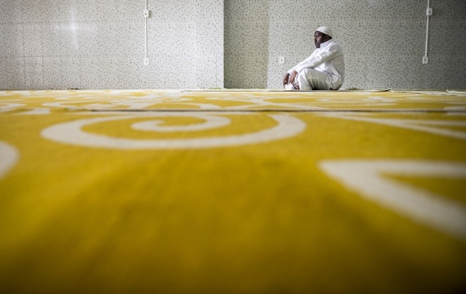 O xeque Cubilas Juma, na Mesquita de Dois Vizinhos, no Sudoeste do Paraná. Região próspera vê avanço com a chegada dos estrangeiros: impacto cultural | Henry Milleo/Gazeta do Povo