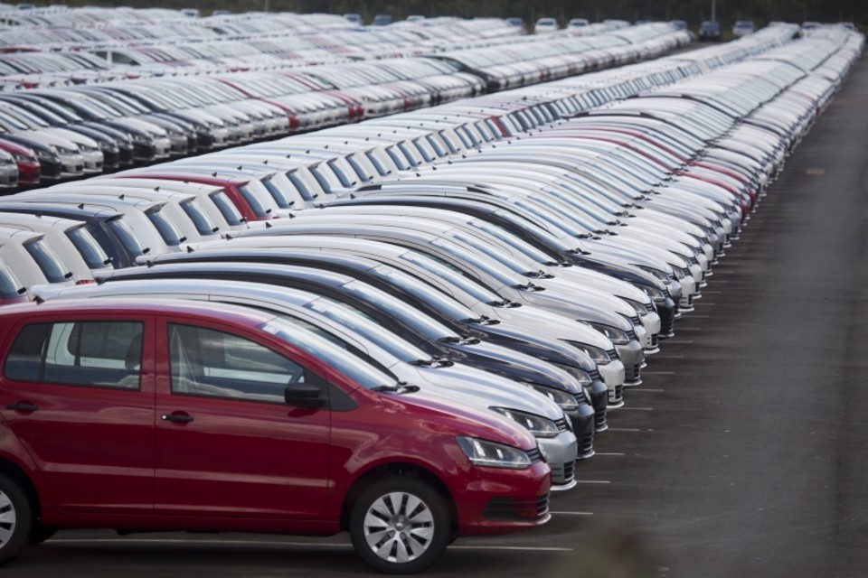 Pátio cheio na fábrica da Volkswagem, em São José dos Pinhais: vendas vão continuar em baixa | Henry Milléo/Gazeta do Povo