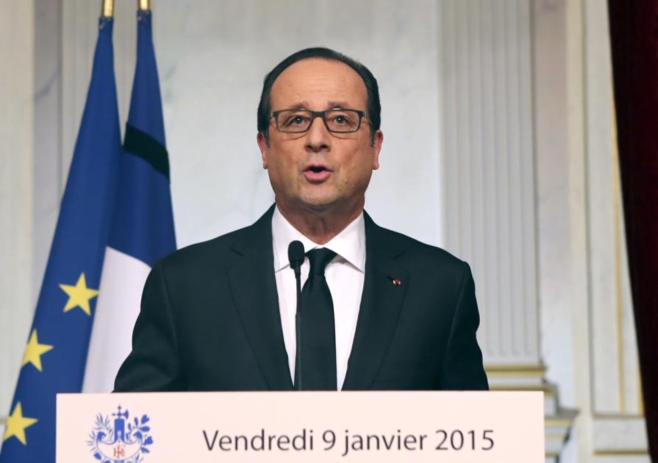 "A França enfrentou, mas não acabou com as ameaças", diz o presidente francês Francois Hollande em discurso à nação, transmitido ao vivo pela TV | Divulgação / Reuters