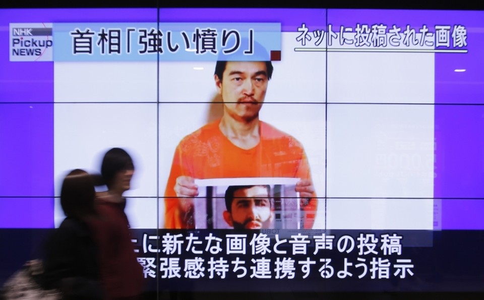Imagem de Kenji Goto exibida em uma loja de Tóquio: prazo curto | Yuya Shino/Reuters