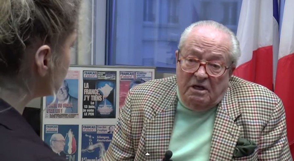 Jean-Marie Le Pen tomou distância da mensagem de homenagem às vítimas do atentado e assegurou: "Eu não sou Charlie" | Reprodução/Youtube