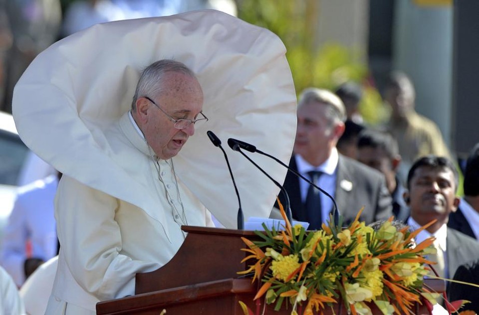 Papa faz discurso em Colombo, durante sua visita ao Siri Lanka | EFE/ETTORE FERRARI