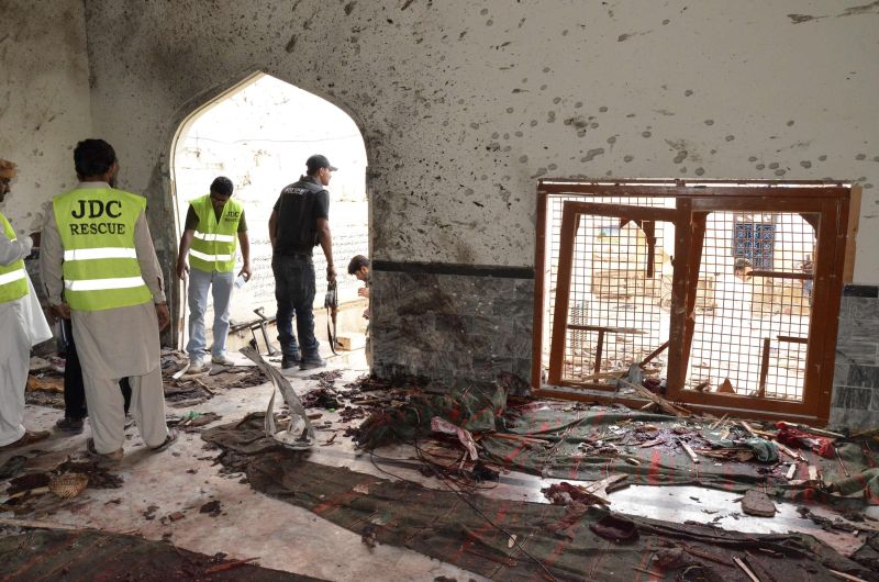 Interior da mesquita onde ocorreu o atentado | Amir Hussain/Reuters