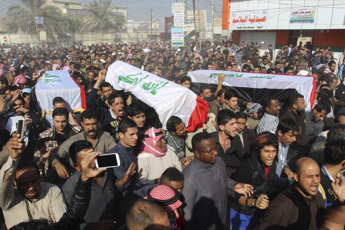 População fez protestos durante o velório e enterro dos religiosos | REUTERS/ Essam Al-Sudani