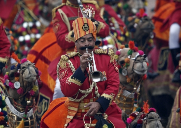 Membro da banda BSF montado em seu camelo durante o desfile do Dia da República em Nova Deli, na Índia | REUTERS/Ahmad Masood