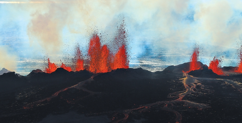 O Bardarbunga, um dos maiores vulcões da Islândia, vem cuspindo lava desde 29 de agosto; não se sabe quanto tempo a erupção vai durar ou que grau de violência ela poderá alcançar | Stefano Di Nicolo/Associated Press