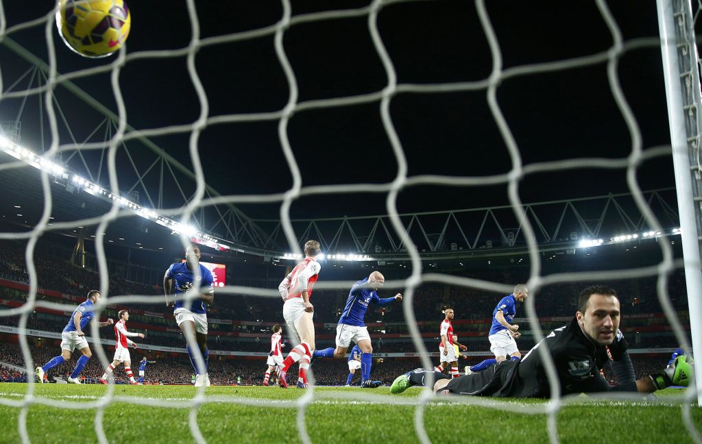 Ospina, goleiro do Arsenal, sofre o gol contra o Leicester: contrato bilionário da Premier League. | Eddie Keogh/ Reuters