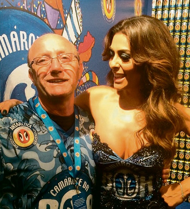 O empresário Rachid Cury Filho, fundador da rede de restaurantes Kharina, ganhou a simpatia da atriz Juliana Paes no camarote da Antarctica no sambódromo carioca. | Divulgação