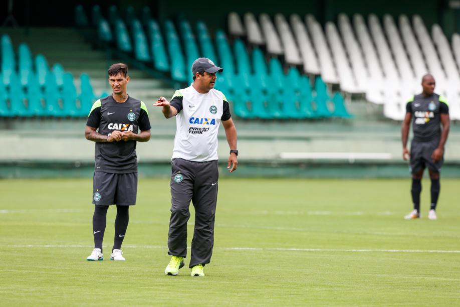 Marquinhos Santos ressalta que o Coxa deve focar em um Brasileirão tranquilo | Brunno Covello / Gazeta do Povo