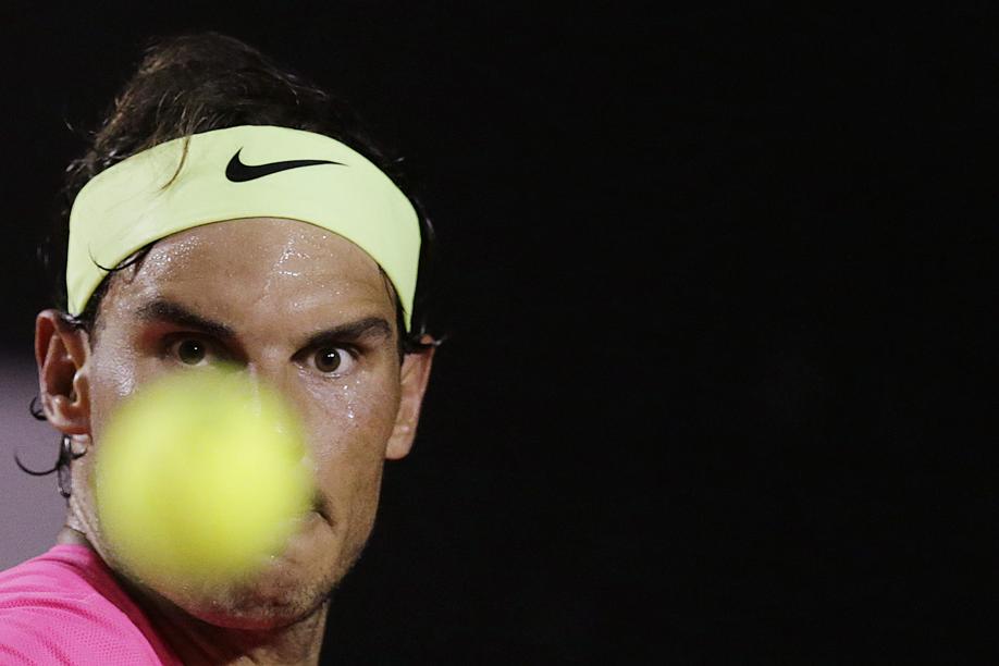 Jogo de Rafael Nadal aconteceu durante a madrugada | Reuters