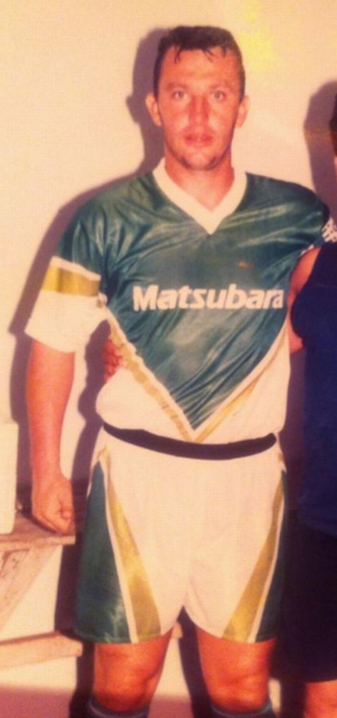 Neto com a camisa do Matsubara em 1995: meia estava acima do peso |